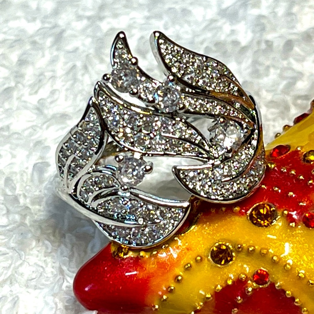 Pretty ring -large bold -never worn